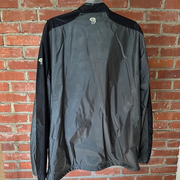 Men’s Mountain Hardware Lightweight Jacket - Picture 3 of 3